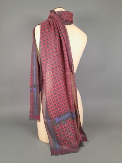 INES DE LA FRESSANGE, PARIS.
Fringed scarf...