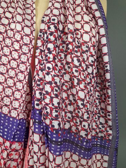 INES DE LA FRESSANGE, PARIS.
Fringed scarf...
