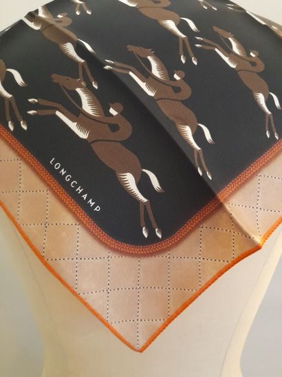 LONGCHAMP, PARIS.
Gavroche in silk twill...