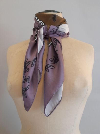 Lot including: 
-NODUS.
Woolen scarf with...