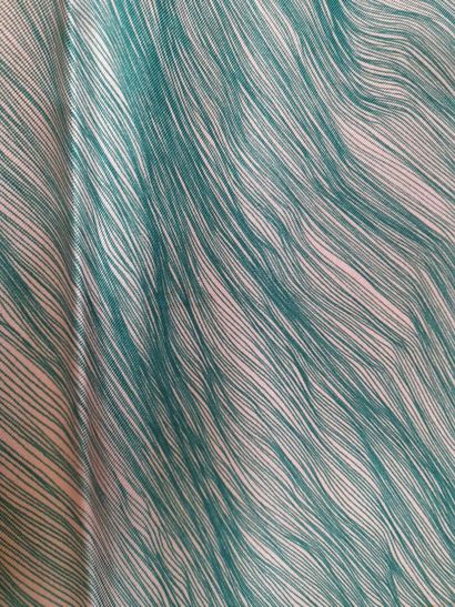 Lot including:
- ISAIA.
Cotton and linen...