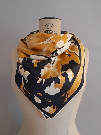 LEONARD.
Silk twill square with animal print...