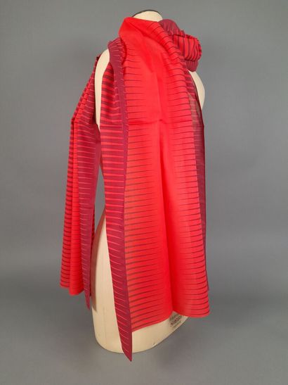 BALENCIAGA.
Cotton scarf with red and burgundy...