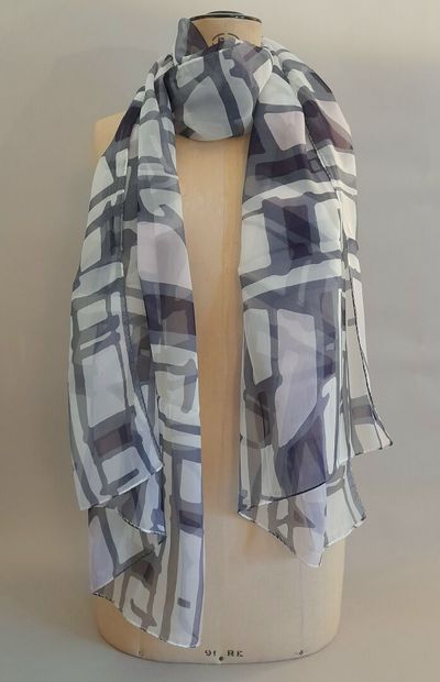Lot including : 
- Silk square with checkerboard...