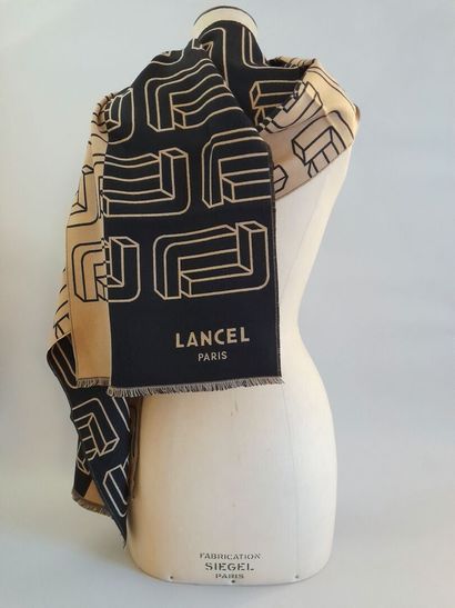 LANCEL, PARIS.
Fringed wool scarf decorated...