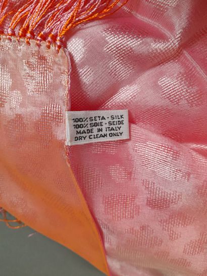EMANUEL UNGARO.
Fringed scarf in shaped pink...