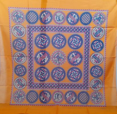 Lot including: 
- UTERQUE.
Cotton and silk...