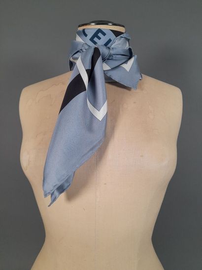 INES DE LA FRESSANGE, PARIS.
Stole in modal...