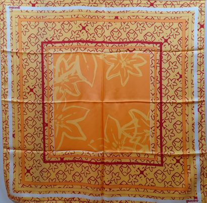 Lot including: 
- UTERQUE.
Cotton and silk...