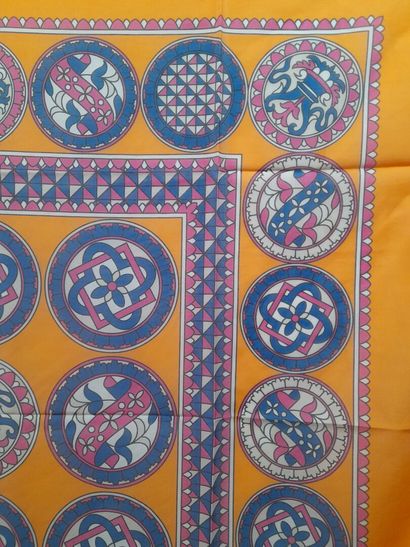 Lot including: 
- UTERQUE.
Cotton and silk...
