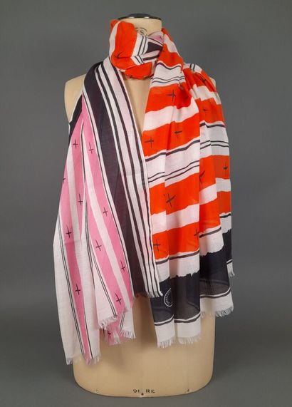 INES DE LA FRESSANGE, PARIS.
Fringed wool,...