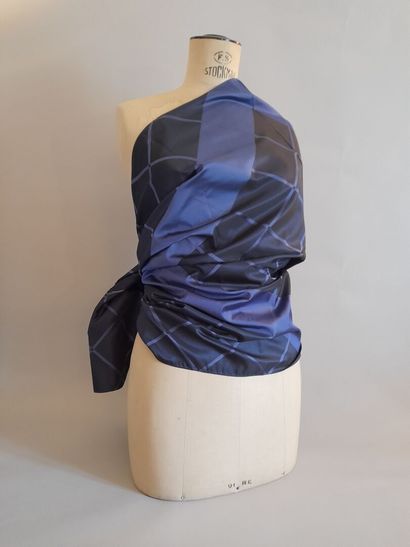 Lot including:
- ALAIN FIGARET.
Fringed viscose...