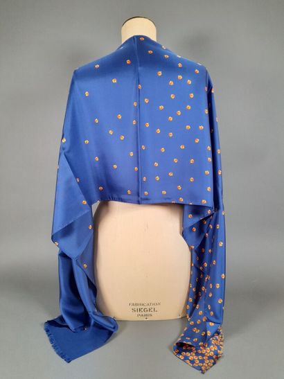 Lot including:
- UTERQUE.
Silk twill square...