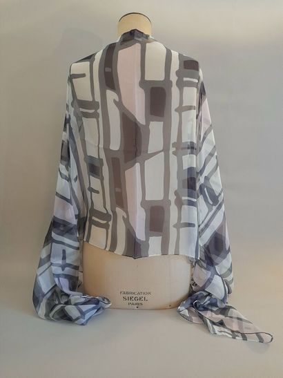Lot including : 
- Silk square with checkerboard...