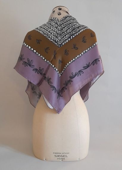 Lot including: 
-NODUS.
Woolen scarf with...