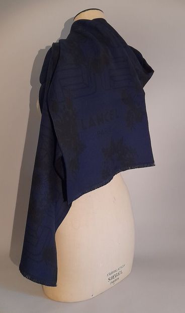 LANCEL, PARIS.
Fringed wool scarf decorated...