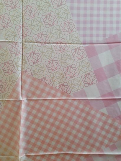 LOEWE.
Silk twill square decorated with Vichy...