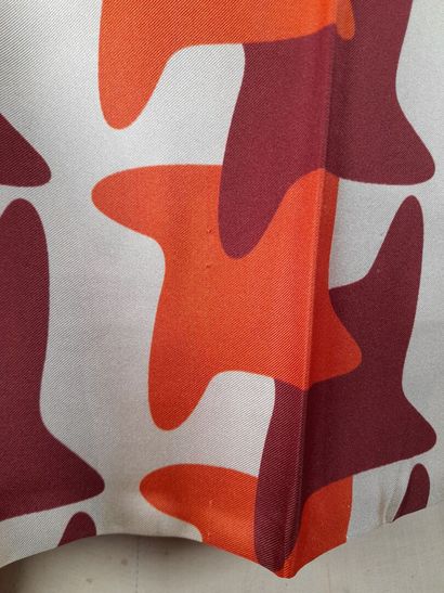 HOLLIDAY & BROWN, LONDON.
Silk twill fringed...