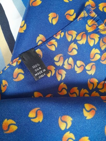 Lot including:
- UTERQUE.
Silk twill square...