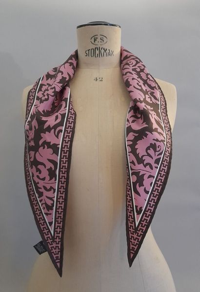 Set comprising two double points in silk...