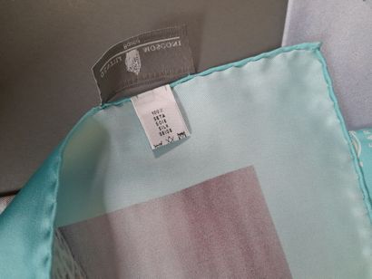 Lot including:
- GENTILI MOSCONI.
Silk twill...