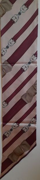 BALLY.
Lined scarf in silk twill decorated...