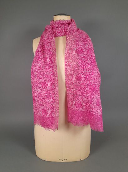 Lot including:
- ISAIA.
Cotton and linen...