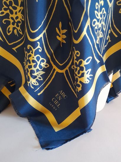 ARC EN CIEL TAROT.
Fringed silk twill square...