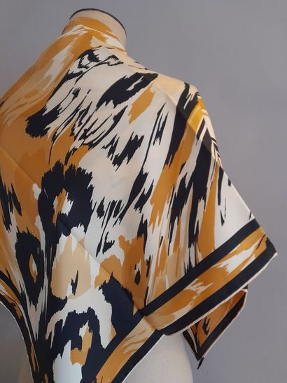 LEONARD.
Silk twill square with animal print...
