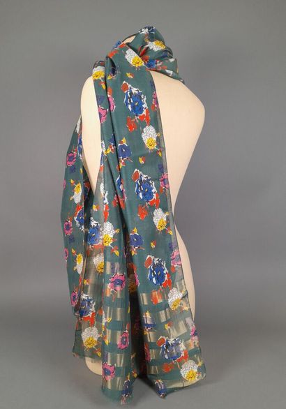 INES DE LA FRESSANGE, PARIS.
Fringed scarf...