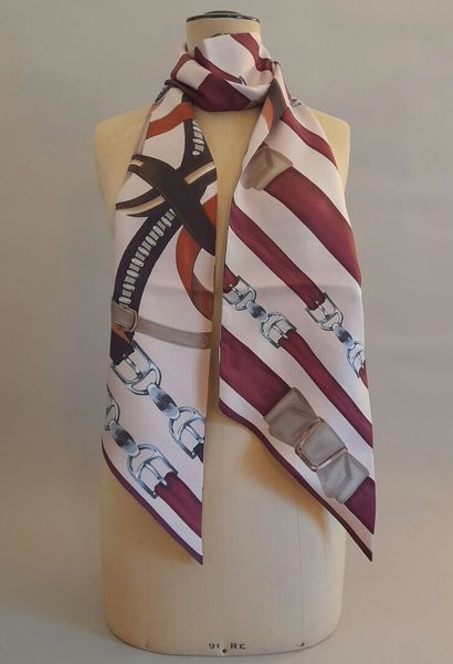 BALLY.
Lined scarf in silk twill decorated...