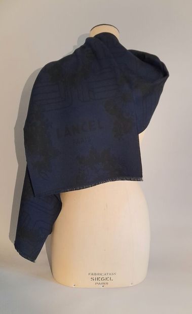 LANCEL, PARIS.
Fringed wool scarf decorated...
