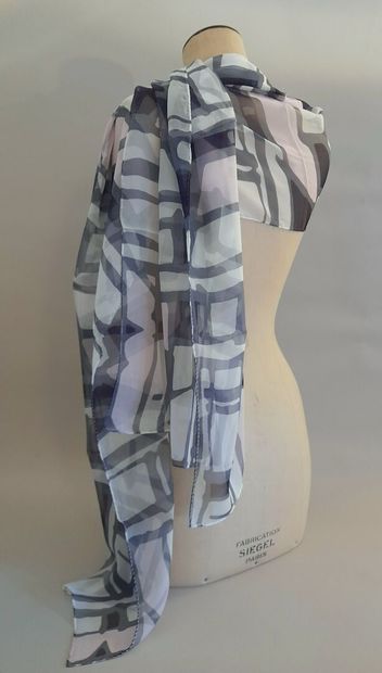 Lot including : 
- Silk square with checkerboard...