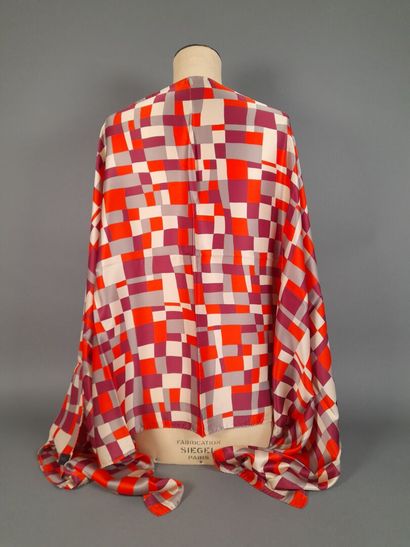 Lot including :
- Silk square decorated with...
