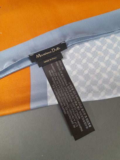 Lot including: 
- MASSIMO DUTTI.
Silk twill...