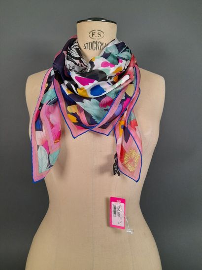 LEONARD.
Silk chiffon square decorated with...