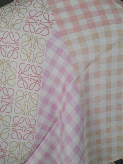 LOEWE.
Silk twill square decorated with Vichy...