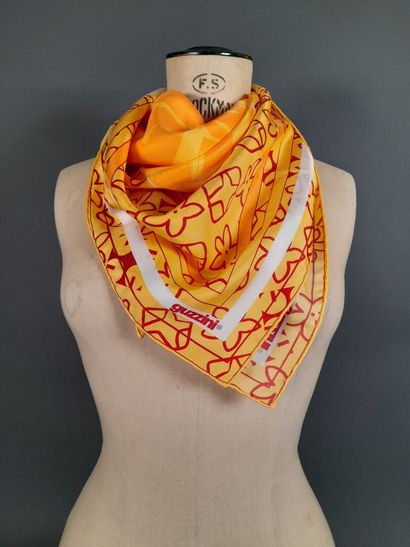 Lot including: 
- UTERQUE.
Cotton and silk...