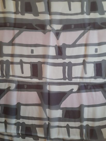 Lot including : 
- Silk square with checkerboard...