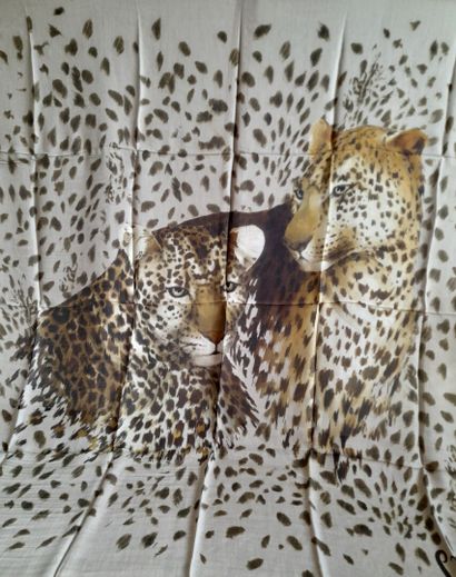 Lot including:
- Silk and cotton stole decorated...