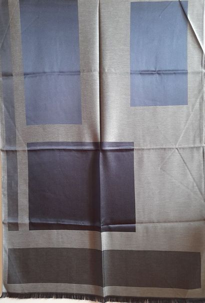 ALAIN FIGARET.
Fringed viscose and silk scarf...