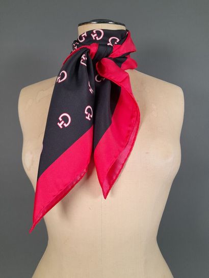 Lot including: 
- CAVALLERIA TOSCANA.
Silk...