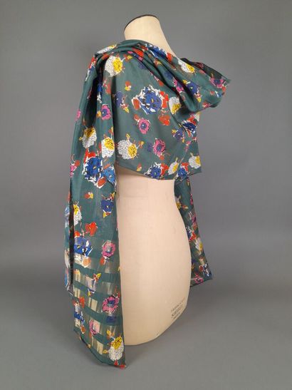 INES DE LA FRESSANGE, PARIS.
Fringed scarf...