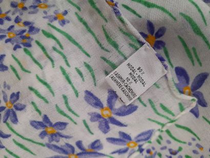 Lot including: 
- Modal and cashmere scarf...