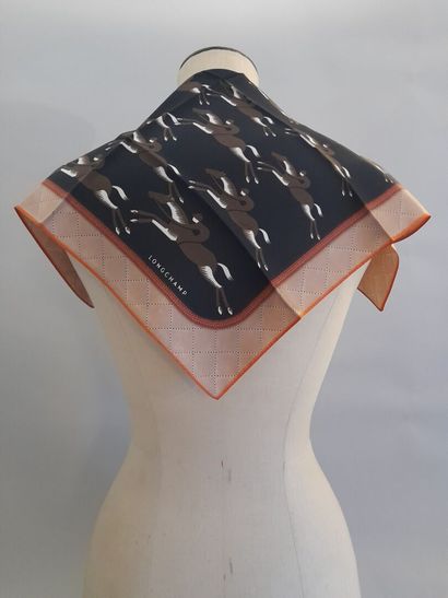 LONGCHAMP, PARIS.
Gavroche in silk twill...