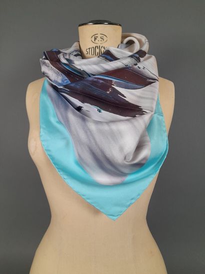 Lot including:
- GENTILI MOSCONI.
Silk twill...