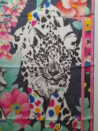 LEONARD.
Silk chiffon square decorated with...