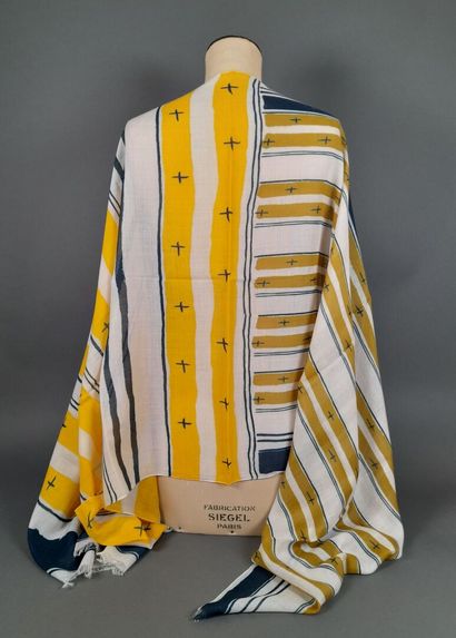 INES DE LA FRESSANGE, PARIS.
Fringed wool,...