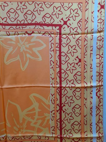 Lot including: 
- UTERQUE.
Cotton and silk...