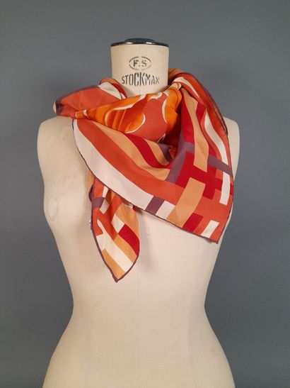 Lot including :
- Silk square decorated with...